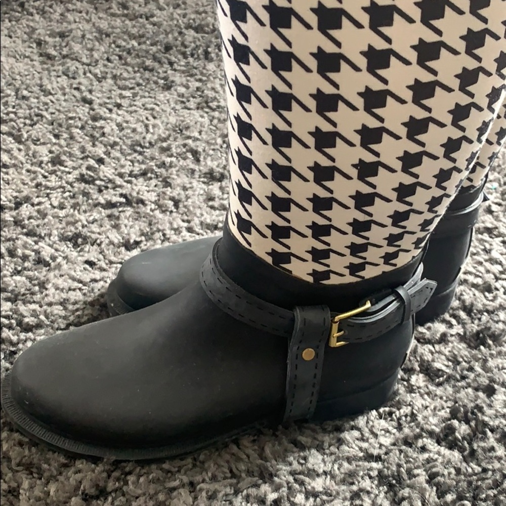 Houndstooth rain boots